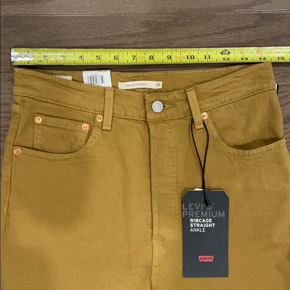 Last ONE Levi’s Ribcage Straight Jeans - Picture 8 of 16